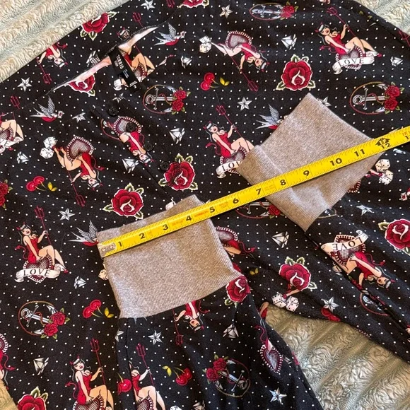 Torrid Pajama Pants She Devil with Dice Stars Hearts Diamonds Roses Plus Size 2 - Picture 5 of 6